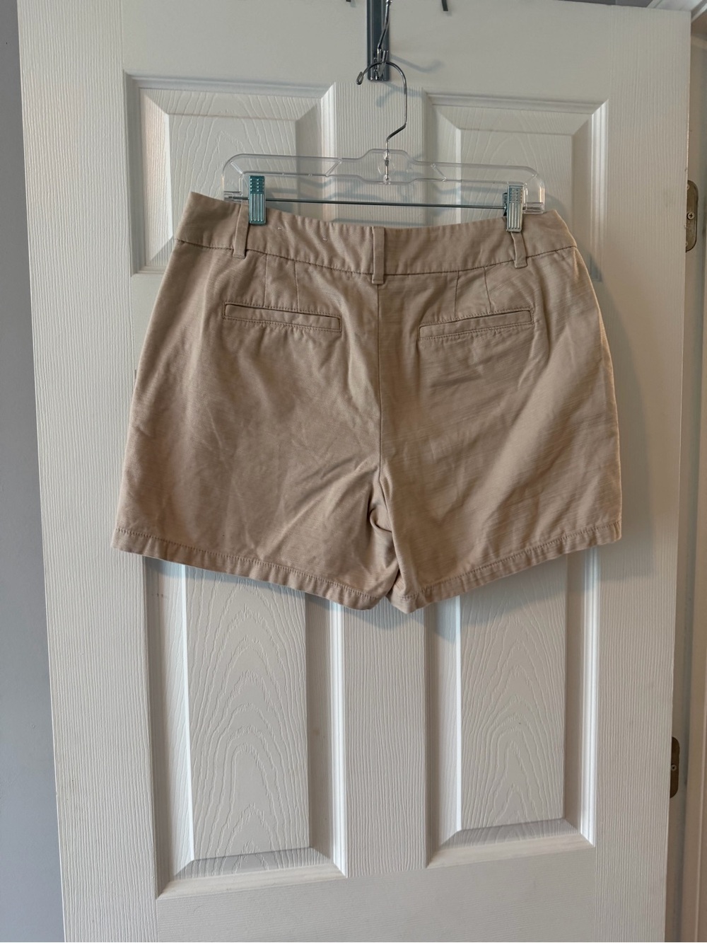 🤍 LOFT Outlet Khaki Chino Shorts – Size 6